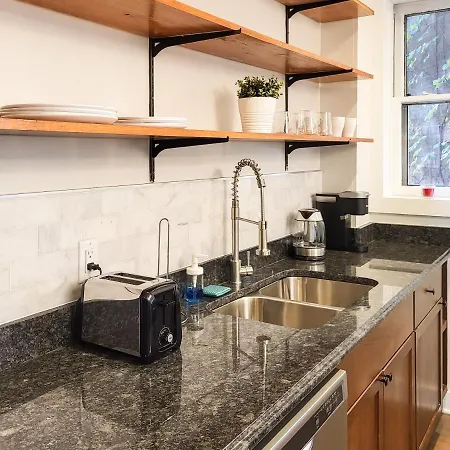 Beautiful Wooster Sq. Getaway - Great Neighborhood Apartment New Haven Exterior photo